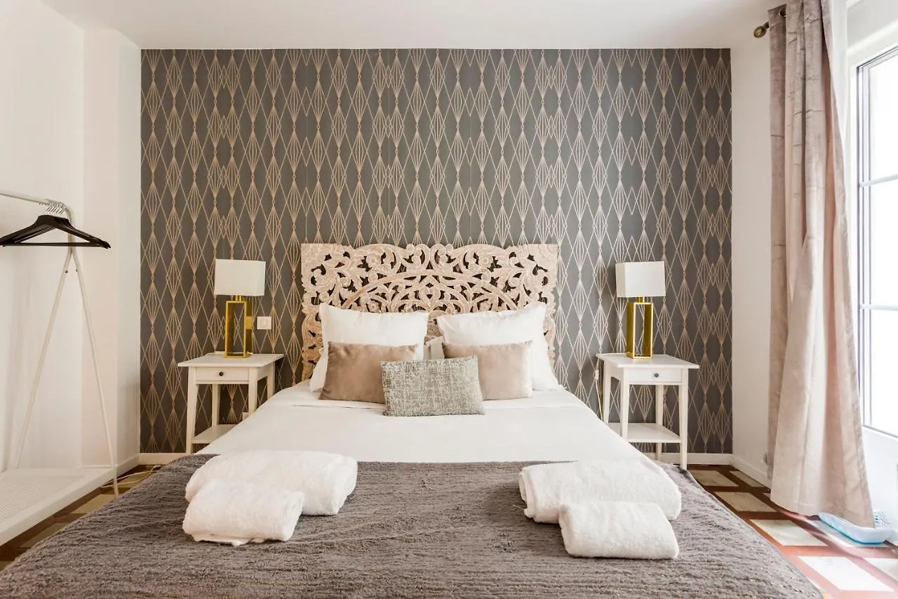 180 Eden, Luxury At Sacre Coeur 公寓